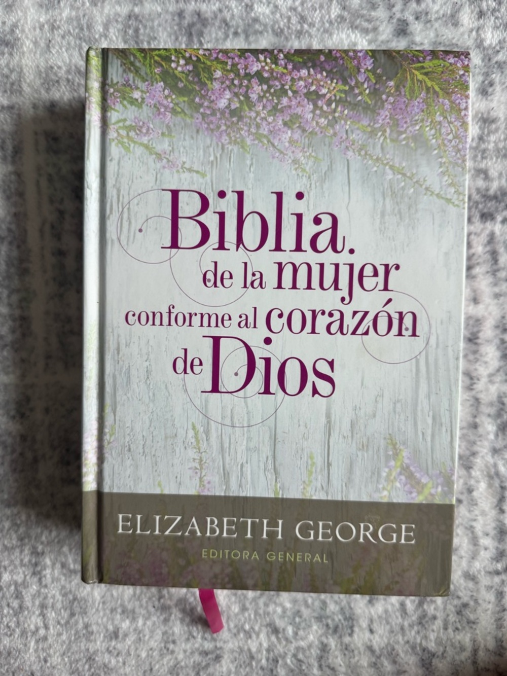 Biblia de la mujer conforme al corazón de Dios - Floral Hardcover ESPANOL